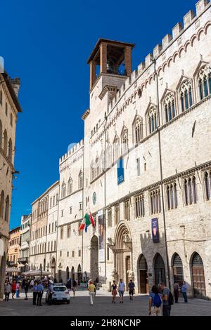 PÉROUSE, ITALIE, 6 AOÛT 2021 : rue dans le centre historique médiéval Banque D'Images
