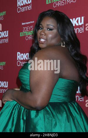 Los Angeles, États-Unis.30 novembre 2021.LOS ANGELES - NOVEMBRE 30: Alex Newell à la séance extraordinaire de Noël de Zoey au Alamo Drafthouse Cinema Downtown Los Angeles le 30 novembre 2021 à Los Angeles, CA (photo par Katrina Jordan/Sipa USA) crédit: SIPA USA/Alamy Live News Banque D'Images