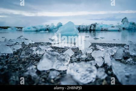 Jokulsarlon, le lagon des glaciers en Islande, en Europe.Miracle glacé islandais.Temps froid et ensoleillé.Photographie de paysage Banque D'Images