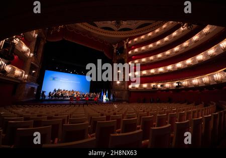 Munich, Allemagne.1er décembre 2021.Stephan Harbarth, Président de la Cour constitutionnelle fédérale, participe à une cérémonie au Théâtre national pour marquer les 75 ans de la Constitution bavaroise.La constitution a été adoptée par référendum le 1.12.1946.Credit: Sven Hoppe/dpa/Alay Live News Banque D'Images