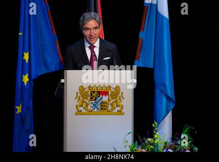 Munich, Allemagne.1er décembre 2021.Stephan Harbarth, Président de la Cour constitutionnelle fédérale, participe à une cérémonie au Théâtre national pour marquer les 75 ans de la Constitution bavaroise.La constitution a été adoptée par référendum le 1.12.1946.Credit: Sven Hoppe/dpa/Alay Live News Banque D'Images