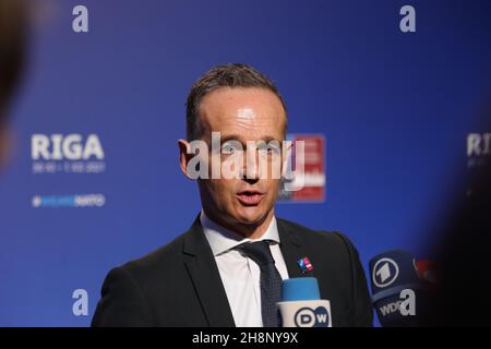 Riga, Lettonie.1er décembre 2021.Le ministre fédéral des Affaires étrangères Heiko Maas lors d'une brève rencontre avec la presse en marge de la réunion des ministres des Affaires étrangères de l'OTAN.Credit: Alexander Welscher/dpa/Alay Live News Banque D'Images