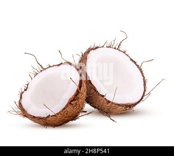 Deux noix de coco coupées en deux isolées sur fond blanc.Masque.Profondeur de champ complète. Banque D'Images