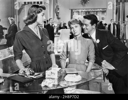 Nita Talbot, Debbie Reynolds, Tommy Noonan, sur le tournage du film, 'Bundle of Joy', RKO radio Pictures, 1956 Banque D'Images