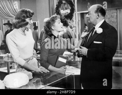 Nita Talbot, Debbie Reynolds, Robert H. Harris, sur le film, 'Bundle of Joy', RKO radio Pictures, 1956 Banque D'Images
