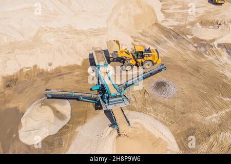Vue aérienne de la carrière de pierre concassée machine Banque D'Images