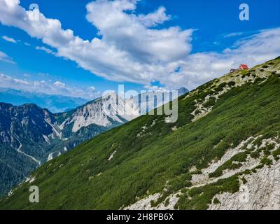 Vue sur le Bettelwurfhütte dans le Karwendel en Autriche Banque D'Images