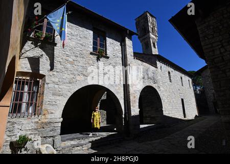 Clocher de l'église de Saint Maria Maddalena, Lenno, Lac de Côme, Lombardie, Italie Banque D'Images