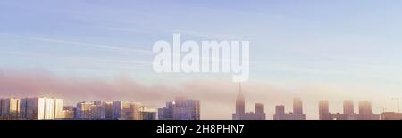 Grands bâtiments résidentiels et construction de bâtiments dans le champ ouvert.Paysage industriel panoramique extra large avec espace de copie Banque D'Images