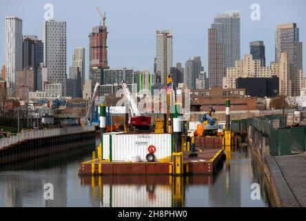 Équipement de nettoyage du canal de Gowanus à Brooklyn, New York Banque D'Images