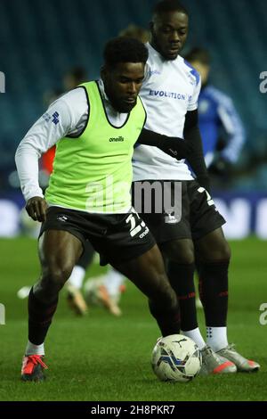 SHEFFIELD, GBR.1ER DÉCEMBRE Zaine Francis-Angol de Hartlepool United et Olufela Olomola de Hartlepool United se réchauffent lors du match de Trophée EFL entre Sheffield mercredi et Hartlepool United à Hillsborough, Sheffield, le mercredi 1er décembre 2021.(Crédit : will Matthews | MI News) crédit : MI News & Sport /Alay Live News Banque D'Images