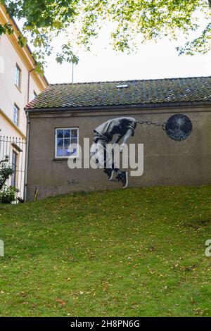 Bergen, Norvège - Circa septembre 2021 : pochoir d'art de rue sur la façade du bâtiment Banque D'Images