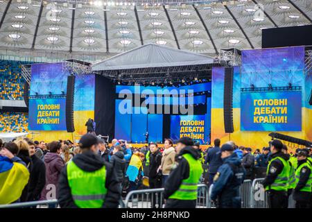 Kiev, Ukraine 19 avril 2019: Débats au stade olympique entre le Président de l'Ukraine et le candidat à la présidence Petro Porochenko et le Président CAN Banque D'Images