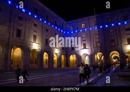 Nächtliche Ausgangsstimmung beim Palazzo della Pilotta à Parme Banque D'Images