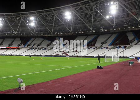 Londres, Royaume-Uni.1er décembre 2021.Vue générale de l'intérieur du stade de Londres avant le début du match.Match de la Premier League, West Ham Utd / Brighton & Hove Albion au stade de Londres, parc olympique Queen Elizabeth à Londres, le mercredi 1er décembre 2021. Cette image ne peut être utilisée qu'à des fins éditoriales.Utilisation éditoriale uniquement, licence requise pour une utilisation commerciale.Aucune utilisation dans les Paris, les jeux ou les publications d'un seul club/ligue/joueur. photo par Steffan Bowen/Andrew Orchard sports photographie/Alay Live news crédit: Andrew Orchard sports photographie/Alay Live News Banque D'Images