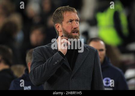 Londres, Royaume-Uni.1er décembre 2021.Brighton et Hove Albion Head Coach Graham Potter fait son chemin à son dugout.Match de la Premier League, West Ham Utd / Brighton & Hove Albion au stade de Londres, parc olympique Queen Elizabeth à Londres, le mercredi 1er décembre 2021. Cette image ne peut être utilisée qu'à des fins éditoriales.Utilisation éditoriale uniquement, licence requise pour une utilisation commerciale.Aucune utilisation dans les Paris, les jeux ou les publications d'un seul club/ligue/joueur. photo par Steffan Bowen/Andrew Orchard sports photographie/Alay Live news crédit: Andrew Orchard sports photographie/Alay Live News Banque D'Images