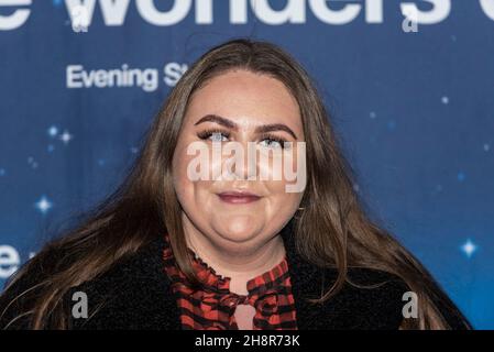 Londres, Royaume-Uni.1er décembre 2021.Clair Norris, actrice, arrive pour la soirée médiatique pour la tournée du Théâtre National et Trafalgar Theatre production de “l'incident curieux du chien dans la nuit” au Théâtre Troubadour Wembley Park.Credit: Stephen Chung / Alamy Live News Banque D'Images