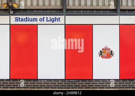 SUNDERLAND, ROYAUME-UNI - 06 novembre 2021: Sunderland, Royaume-Uni - samedi 6 novembre 2021: Décor à rayures rouges et blanches au stade de lumière de sunderland Banque D'Images