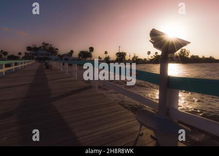 Coucher de soleil sur la jetée Pine Island, Floride Banque D'Images