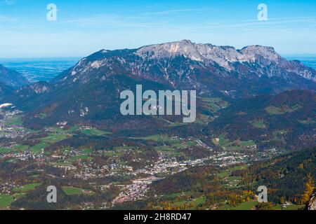 Vue sur Berchtesgaden et les vallées de Jenner Alm sur Jenner Mountain à environ 1800m asl dans les Alpes bavaroises, la haute-Bavière, le sud de l'Allemagne Banque D'Images