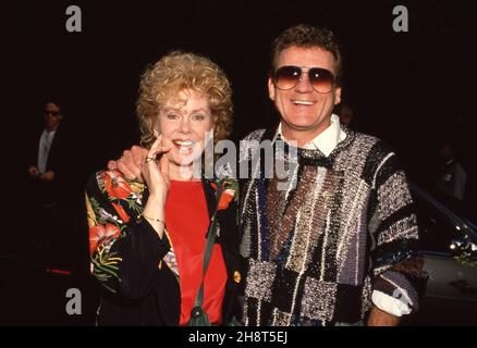 Elizabeth Montgomery et Robert Foxworth Circa des années 80 crédit: Ralph Dominguez/MediaPunch Banque D'Images