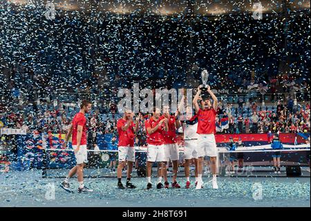 SYDNEY, AUSTRALIE - 12 JANVIER : l'équipe de Serbie fête avec le trophée des gagnants lors de la coupe ATP tennis 2020 à la Ken Rosewall Arena le 12 janvier 2020 à Sydney, en Australie. Banque D'Images