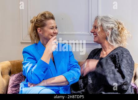 La directrice Charlotte Sieling et l'actrice danoise Trine Dyrholm ont photographié à Göteborg, en Suède, le 30 novembre 2021, en prévision de la première de Margrete : Reine du Nord.Photo: Adam Ihse / TT / code 9200 Banque D'Images