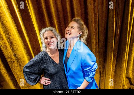 La directrice Charlotte Sieling et l'actrice danoise Trine Dyrholm ont photographié à Göteborg, en Suède, le 30 novembre 2021, en prévision de la première de Margrete : Reine du Nord.Photo: Adam Ihse / TT / code 9200 Banque D'Images