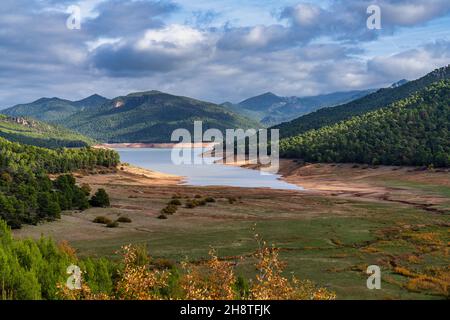 Réservoir de Tranco de Beas dans la Sierra de Cazorla Segura et Las Villas Natural Park, province de Jaen, Andalousie, Espagne, Europe Banque D'Images