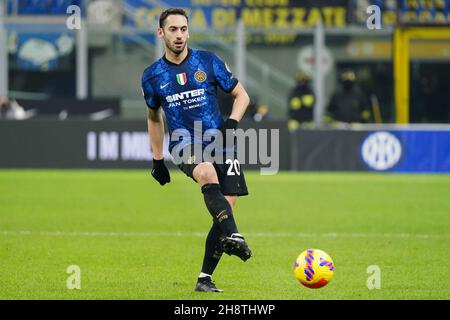 Stade San Siro, Milan, Italie, 01 décembre 2021,Hakan Calhanoglu (FC Inter) pendant Inter - FC Internazionale vs Spezia Calcio - football italien se Banque D'Images