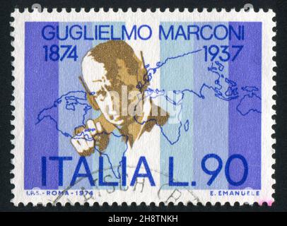 ITALIE - VERS 1974: Timbre imprimé par l'Italie, montre Marconi et la carte du monde, vers 1974 Banque D'Images