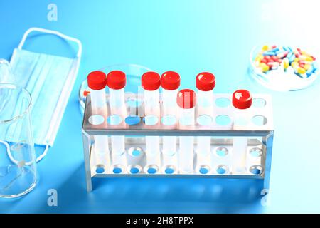 antécédents médicaux abstraits avec tubes à essai pour analyses. Cadre évasé Banque D'Images