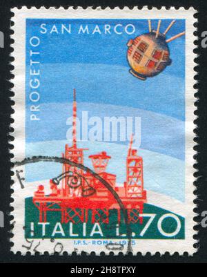 ITALIE - VERS 1975: Timbre imprimé par l'Italie, montre satellite et plate-forme de lancement de San Rita, vers 1975 Banque D'Images