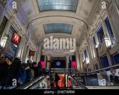 Milan, Lombardie, Italie.Décembre 2019.Détail de l'architecture intérieure de la grande gare centrale de Milan. Banque D'Images