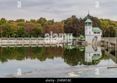 Barrage sur la rivière Lech près d'Augsbourg, Allemagne Banque D'Images