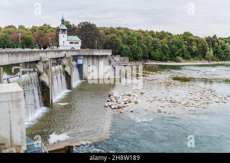 Barrage sur la rivière Lech près d'Augsbourg, Allemagne Banque D'Images