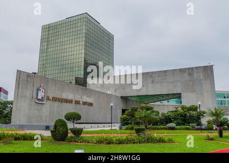 Construction du Congreso del Estado de Nuevo Leon Congrès de l'Etat de Nuevo Leon sur la place Macroplaza à Monterrey, Mexique Banque D'Images