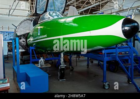 Le poste de pilotage et le fuselage avant du Hawker Hunter T.MK.53, G-9-430 / 41H/694510, restaurés par l'Association Boulton Paul et en démonstration dans leurs œuvres Banque D'Images