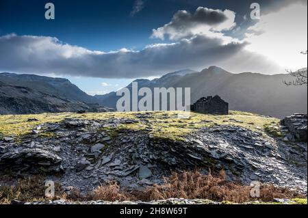 Ce sont les maisons de mineurs de la carrière d'ardoise Dinorwic abandonnée située au-dessus du village gallois de Llanberis, dans le nord du pays de Galles Banque D'Images