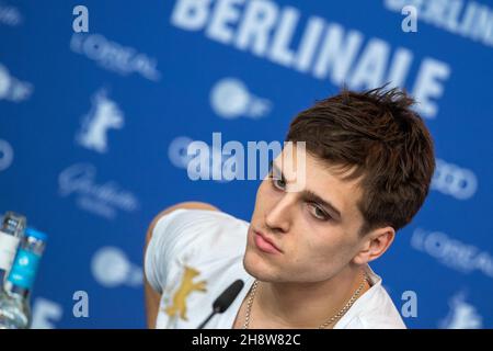 BERLIN, ALLEMAGNE-février 09: Jonas Dassler participe à la conférence de presse "The Golden Glove" au 69e Festival International du film de Berlinale Banque D'Images