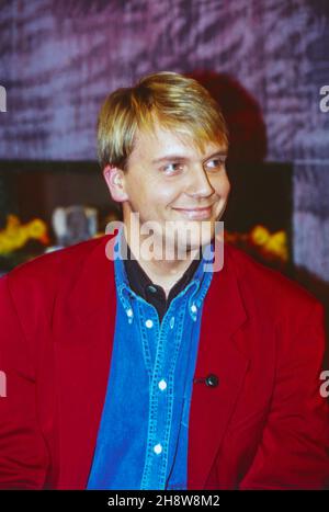 Hape Kerkeling, deutscher Komiker, Fernsehmodérateur, Sauspieler und Sänger, Deutschland 1994.Comédien allemand, présentateur de télévision, acteur et chanteur hape Kerkeling, Allemagne 1994. Banque D'Images