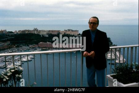 Johannes Mario Simmel, österreichischer Schiftsteller, auf der Dachterrasse des Hauses à Cannes, Frankreich 1976.L'auteur autrichien Johannes Mario Simmel sur la terrasse de la maison à Cannes, France 1976. Banque D'Images