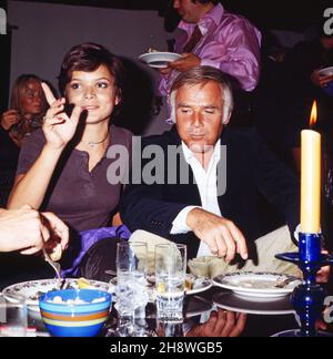 Uschi Glas und Joachim Blacky Fuchsberger auf einer Privatparty, Deutschland 1973.Uschi Glas et Joachim Blacky Fuchsberger sur une fête privée, Allemagne vers 1973. Banque D'Images