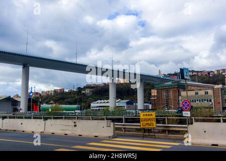 GE, ITALIE - 01 décembre 2021: Genova, Ligurie, Italie - 1 décembre 2021: San giorgio Bridge (ex pont Morandi) conçu par le célèbre architecte italien Renzo Banque D'Images