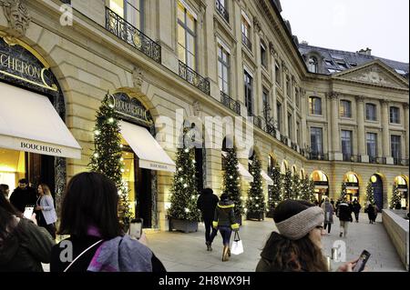 France, Paris (75) 1er arrondissement, 2021 illuminations de Noël, place Vendôme Banque D'Images