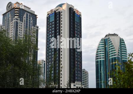 Grozny, Russie - 13 septembre 2021 : vue sur les gratte-ciels de la capitale de la République tchétchène dans la Fédération de Russie Banque D'Images