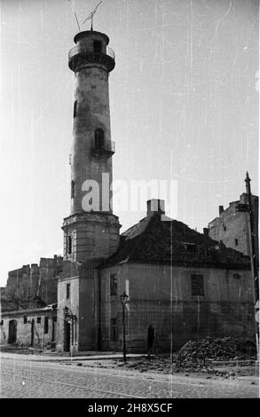 Varsovie, 1946.Straty materialne poniesione przez Warszawê W wyniku dzia³añ II wojny œwiatowej zosta³y oszacowane na sumê 45 mld 300 mln dolarów.NZ. Wie¿a stra¿acka przy ul.Nowy Œwiat. ps/pp PAP/Jerzy BaranowskiVarsovie, 1946.La perte matérielle subie par Varsovie pendant la Seconde Guerre mondiale a été estimée à 45 milliards de USD 300 millions.Photo : un péroneur sur la rue Nowy Swiat. ps/pp PAP/Jerzy Baranowski Banque D'Images