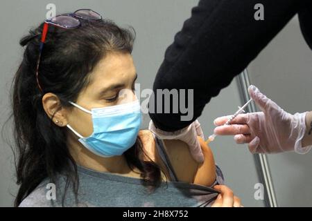 Italie, région Toscane, Arezzo, novembre 26, 2021 : urgence Covid-19, campagne de vaccination de rappel, troisième dose de vaccin.Dans l'image administeri Banque D'Images