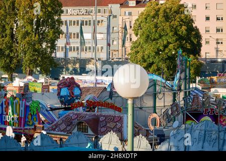 Stuttgart Bad Canstatt, Allemagne - 11 octobre 2019 : vue sur un parcours de divertissement, Festival Canstatter Folks.Stuttgart, Allemagne Banque D'Images