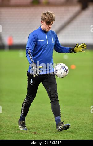 SUNDERLAND, GBR.1ER DÉCEMBRE Luke Southerington (gardien de but) d'Oldham Athletic lors du match de Trophée EFL entre Sunderland et Oldham Athletic au Stade de Light, Sunderland, le mercredi 1er décembre 2021.(Crédit : Eddie Garvey | MI News) Banque D'Images